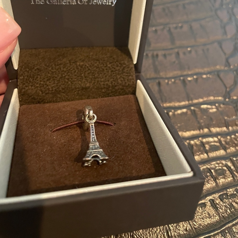 Jared Eiffel Tower Pendant